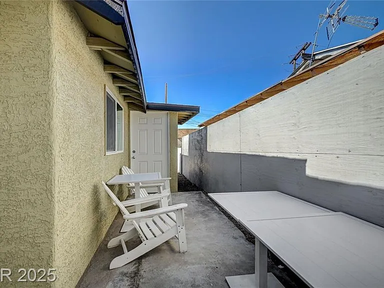 6 Brown St — Photo 16