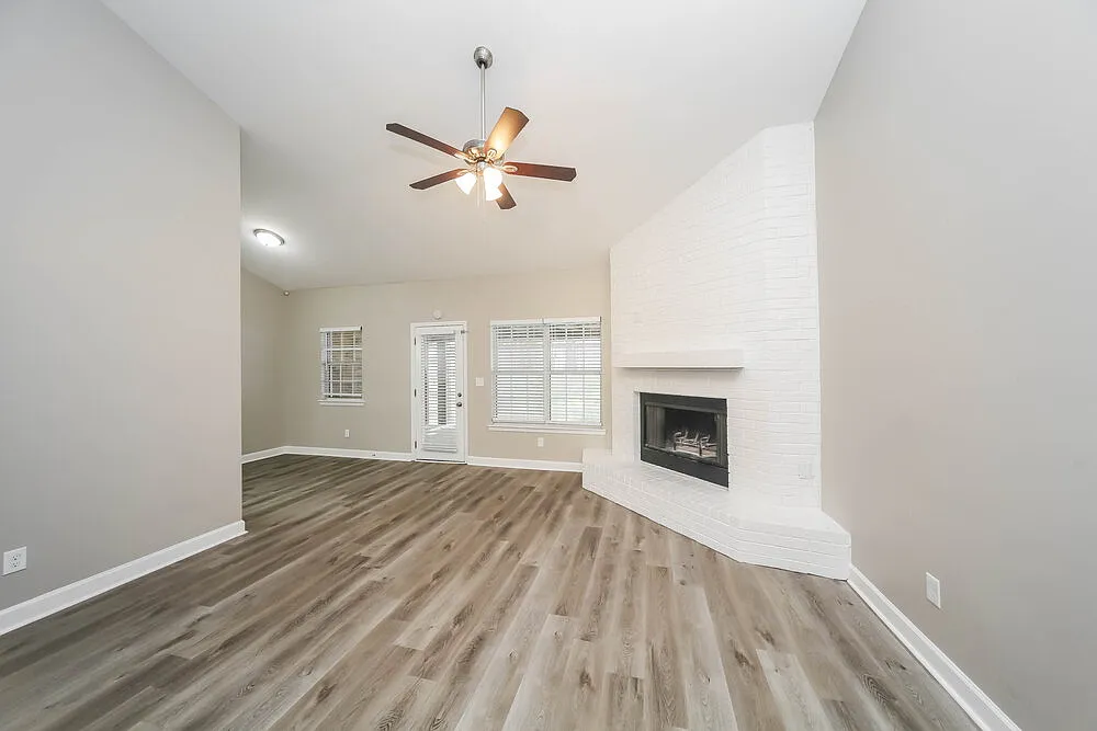 3 bed, 2.0 bath, 1449 sqft, $2,650 — Photo 4