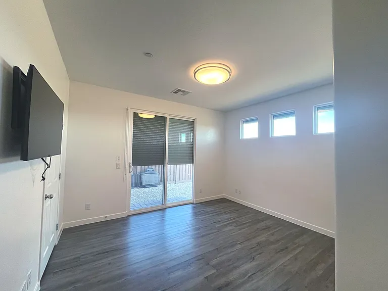1533 Franklin Ln — Photo 25