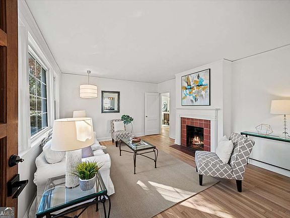 5th image of 153 McClean St