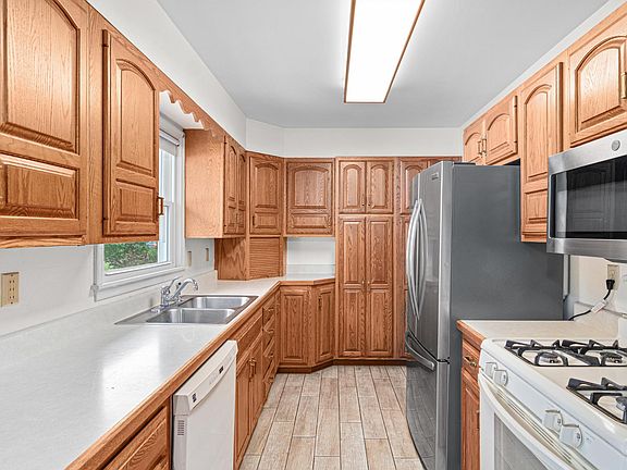 5th image of 6261 Van Buren St NE