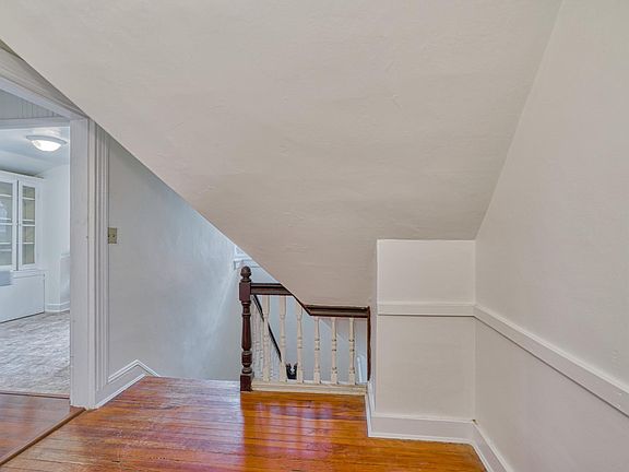 3rd image of 101 Newburg Ave APT 3