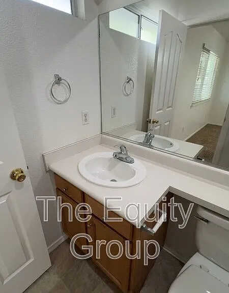 1827 E Cambridge Ct — Photo 10