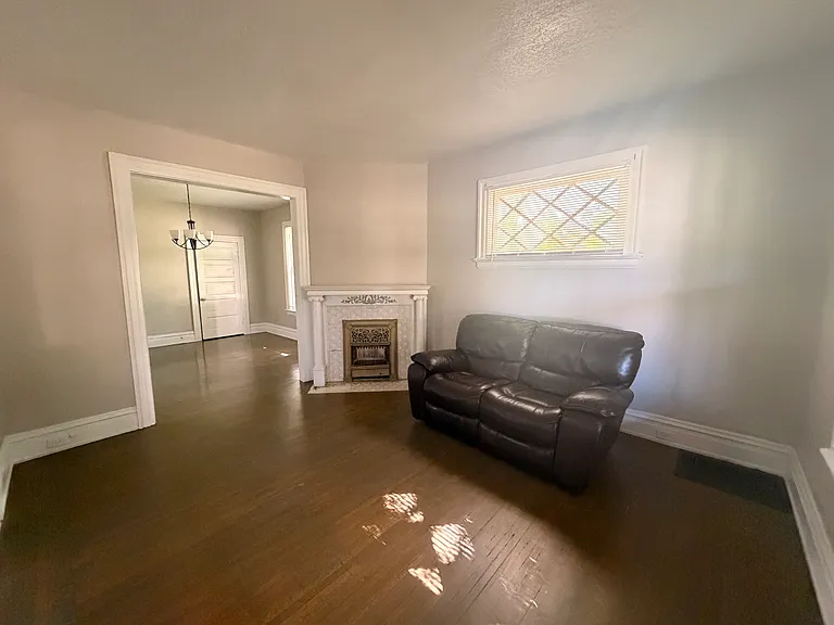 121 Machen St — Photo 6