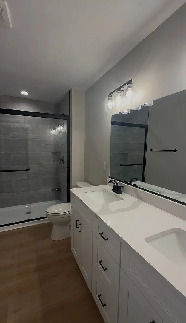 End Unit 2 Bed 2.5 Bath Townhome — Photo 4