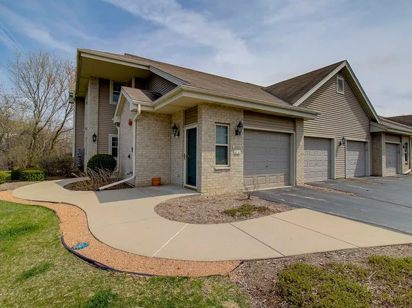 18425 Emerald Dr, Brookfield, WI 53045