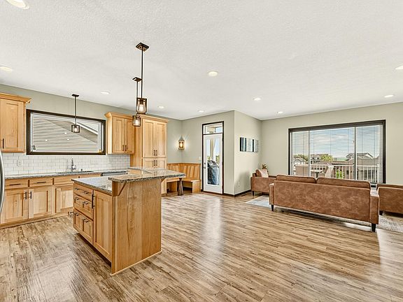 3rd image of 562 15th Ave NE