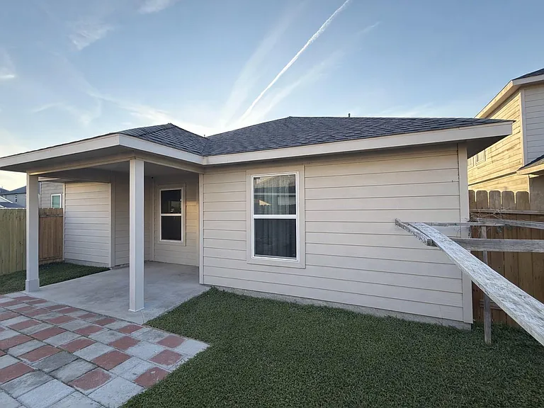15515 Islandview Ln — Photo 6