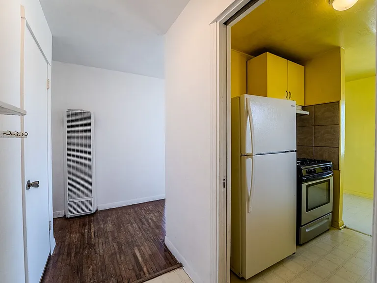 806 H St #1-4 — Photo 9