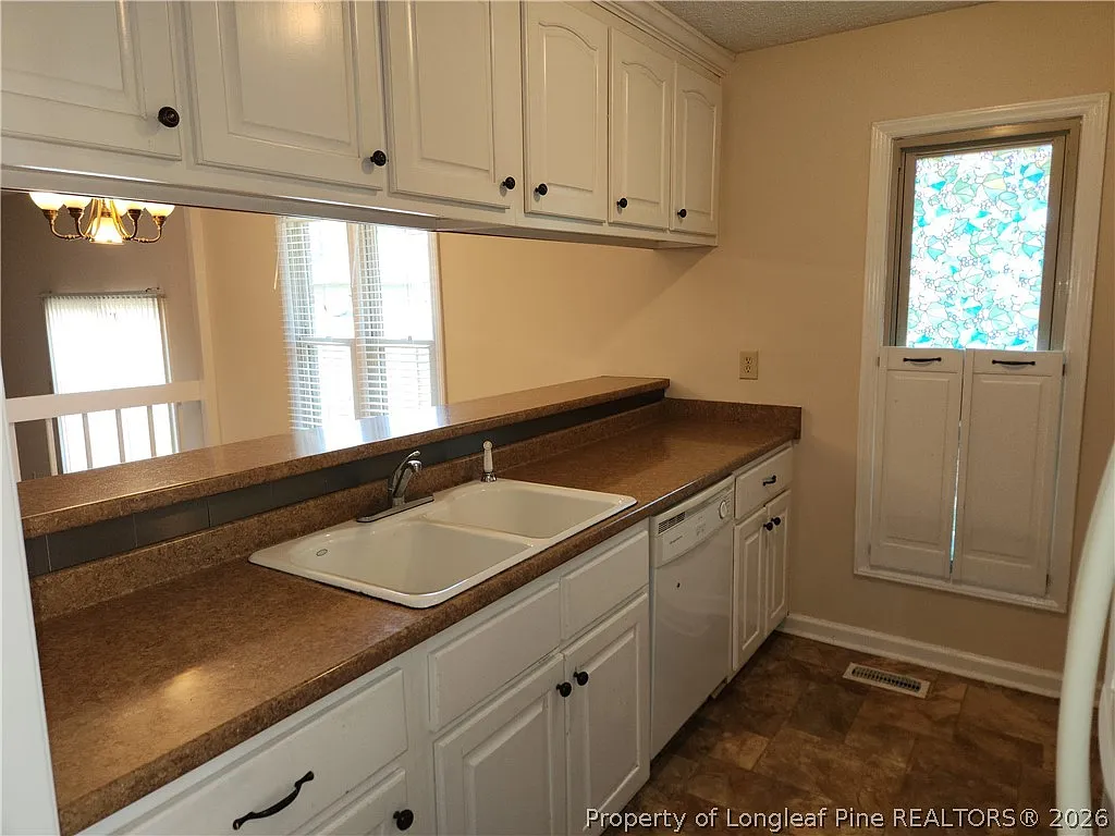 3 bed, 2.0 bath, 1665 sqft, $1,500 — Photo 4