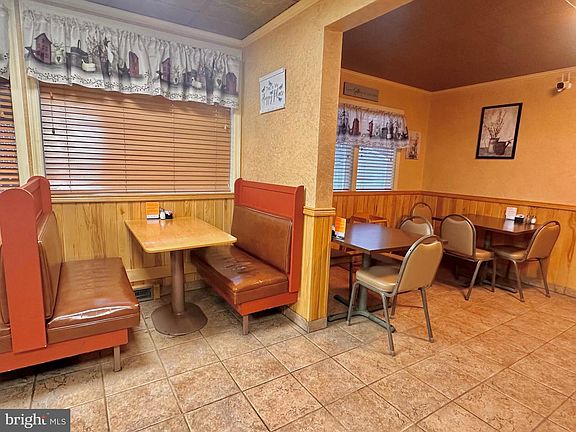 4th image of 23179 Great Cove Rd