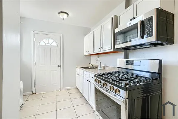 3 bed, $1,350 — Photo 4