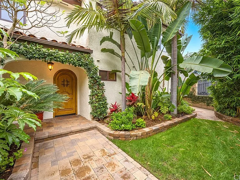 1337 Vuelta Grande Ave — Photo 54