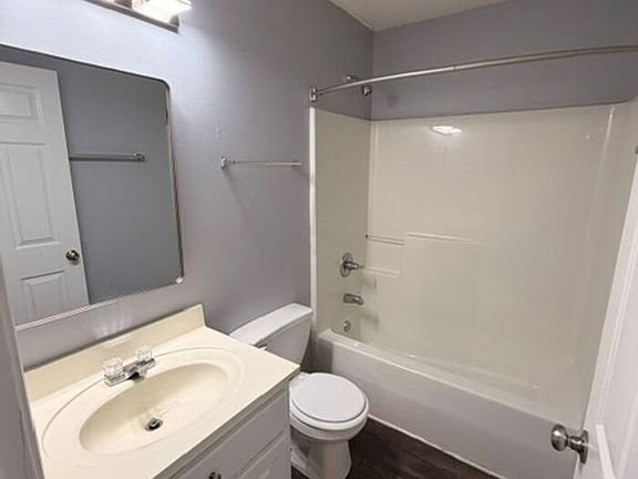 5th image of 948 Wildwood Ln