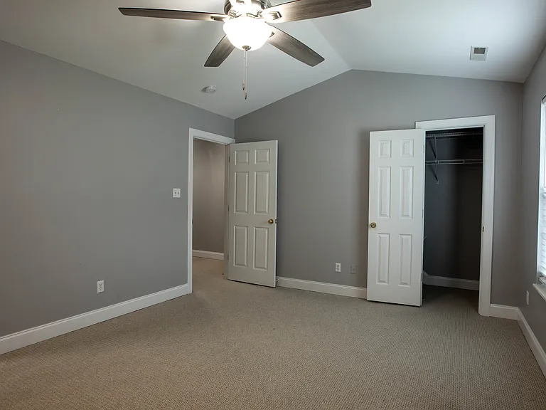312 Queen Victoria Way — Photo 7