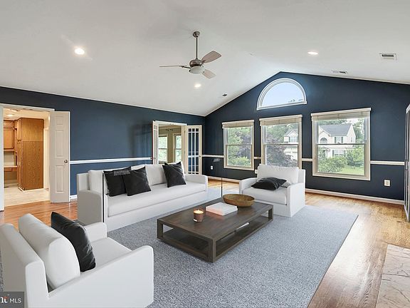 3rd image of 10615 Oak Pl