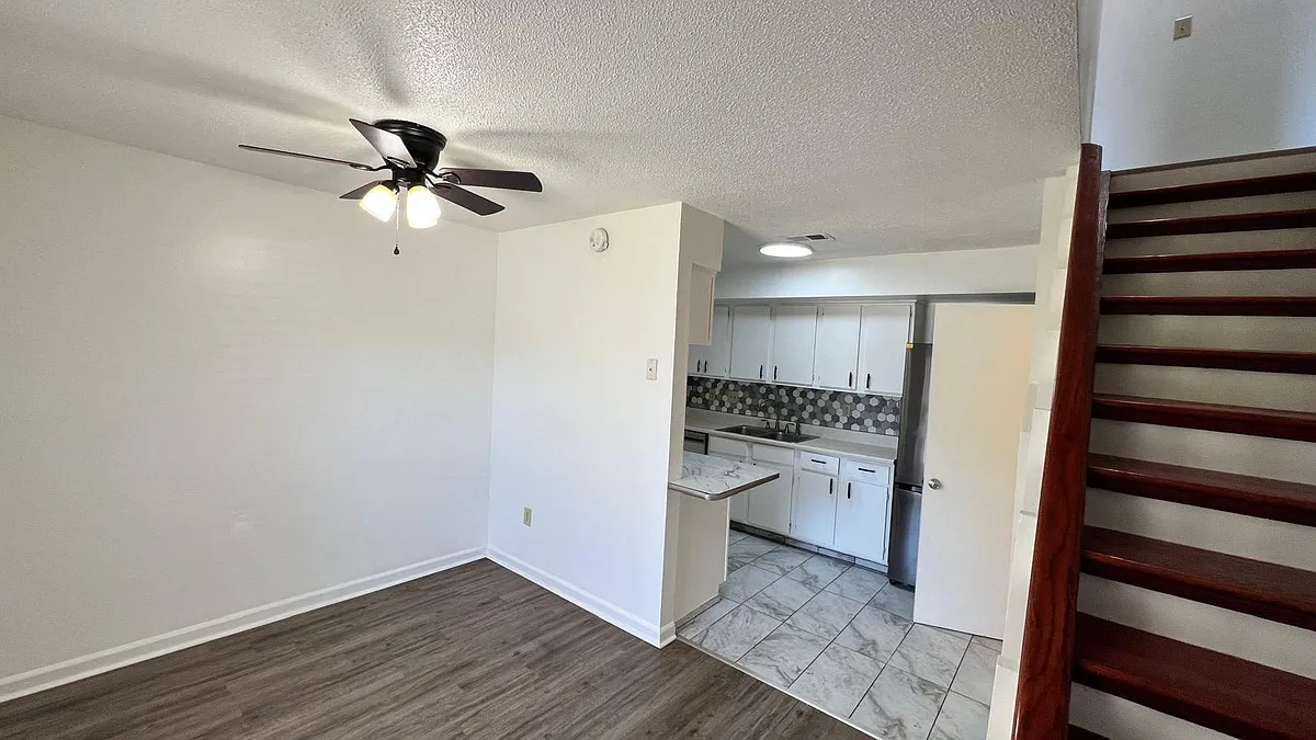 Building Photo - 2494 Etiwan Ave #A2