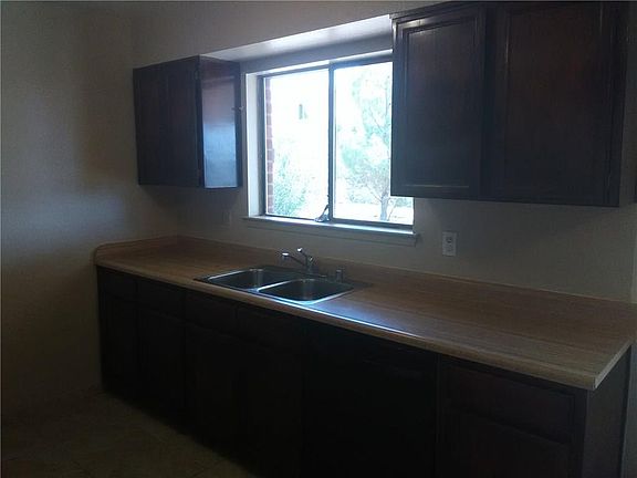 3rd image of 220 Alvarez Dr