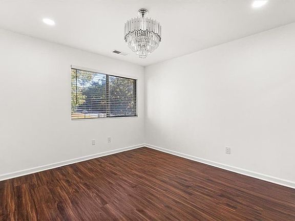 5th image of 3755 Mulkey Cir SW