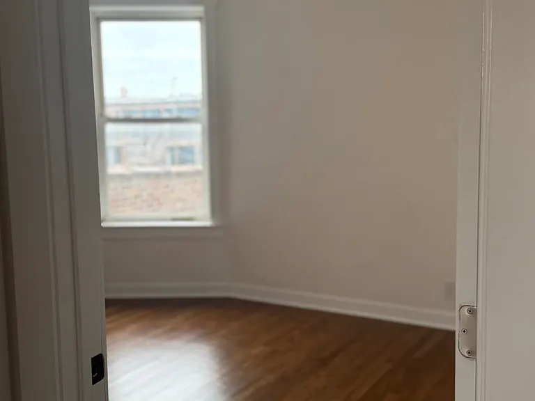 7931 S Eberhart Ave #3 — Photo 7