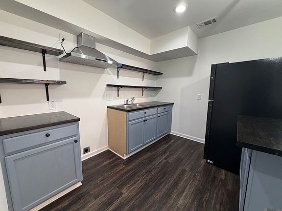 4th image of 12467-69 Warfield Ave