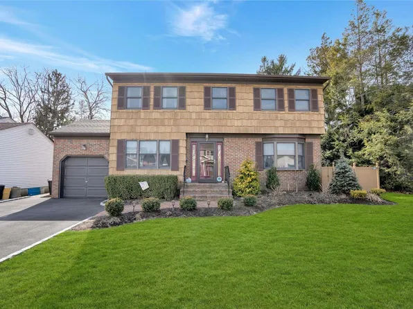 7 Hollyberry Road, Plainview, NY 11803