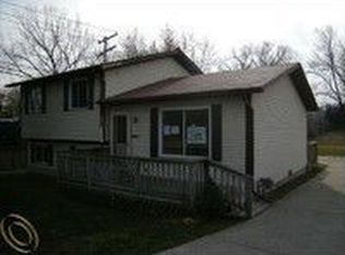 3063 Wanamaker Rd, Waterford, MI 48328