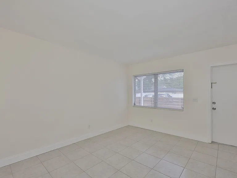 2035 Edgewater Dr #6 — Photo 13