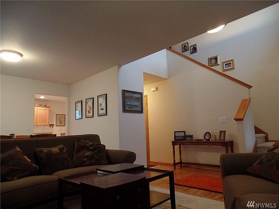 4th image of 3005 Sword Fern Dr NW