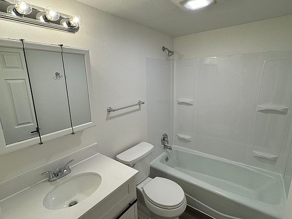 3rd image of 1800 Phillips St APT 4