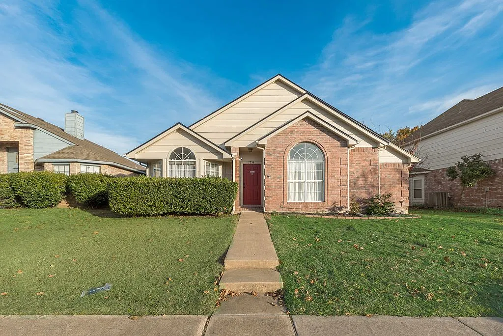 3 bed, 1316 sqft, $4,300 — Photo 2