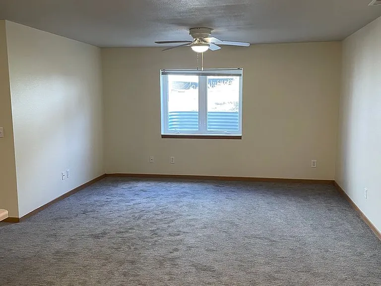 1424 E Redwood Blvd — Photo 5