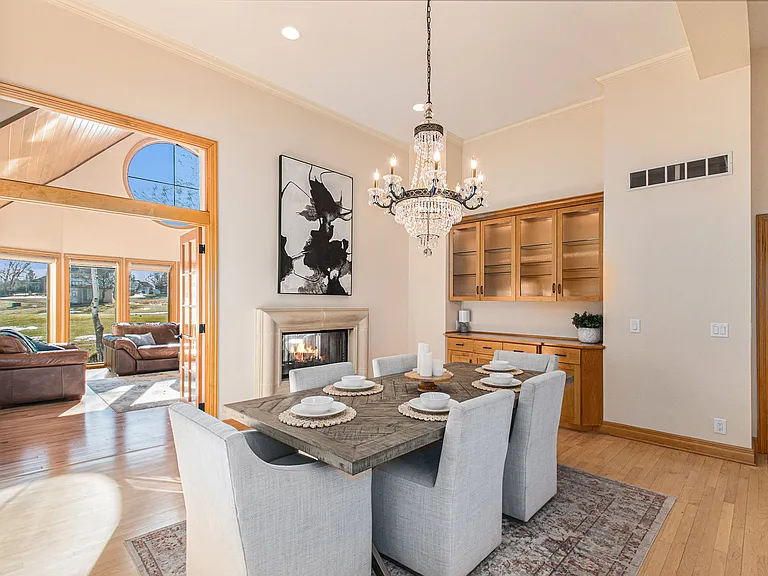 811 Western Hills Dr — Photo 6