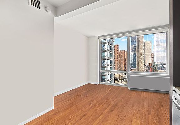 4th image of 601 W 41st St #16J