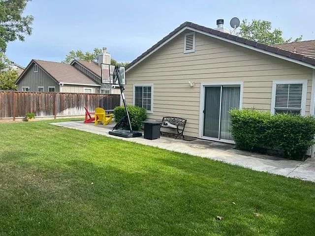 562 Stetson Way — Photo 21