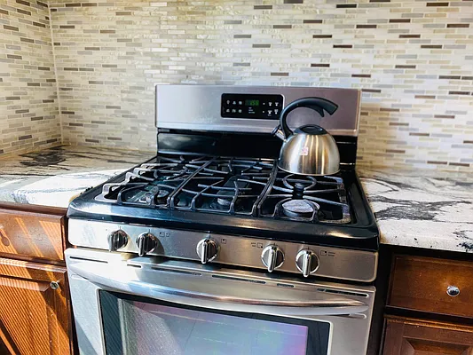 Rented by RealTegrity NY LLC | media 14