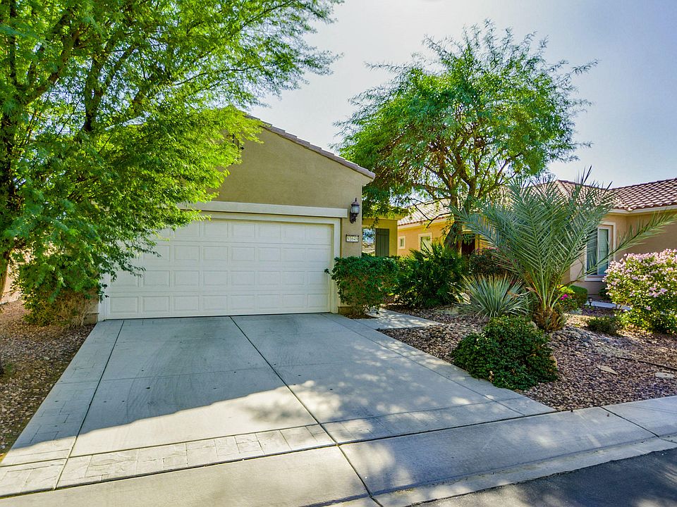 1st image of 81649 Avenida De Baile