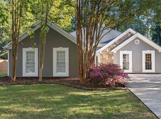 2040 N Creek Cir, Alpharetta, GA 30009