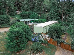 588 NE Alder St, Yachats, OR 97498