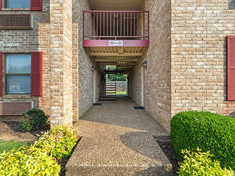 100 Laurel Cove Dr #24 — Photo 4