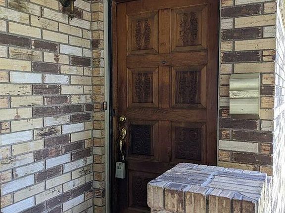 3rd image of 3016 Moffett Ave