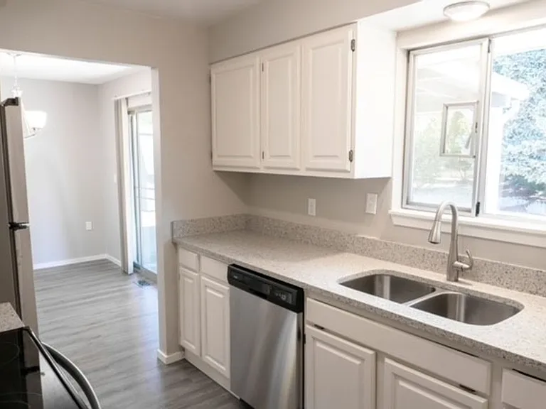 654 Jefferson Ave NE — Photo 7
