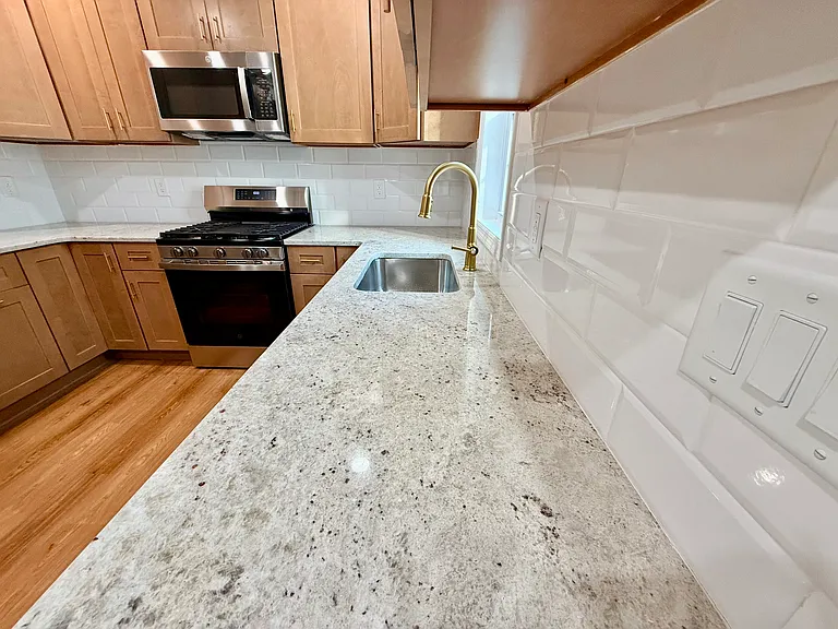 13 Roosevelt Ave #A — Photo 8