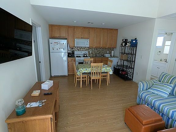 4th image of 103 8th Ave Unit 4