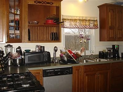 5th image of 549 Pedretti Ave