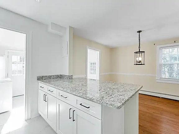 4th image of 213 Burleigh Ave