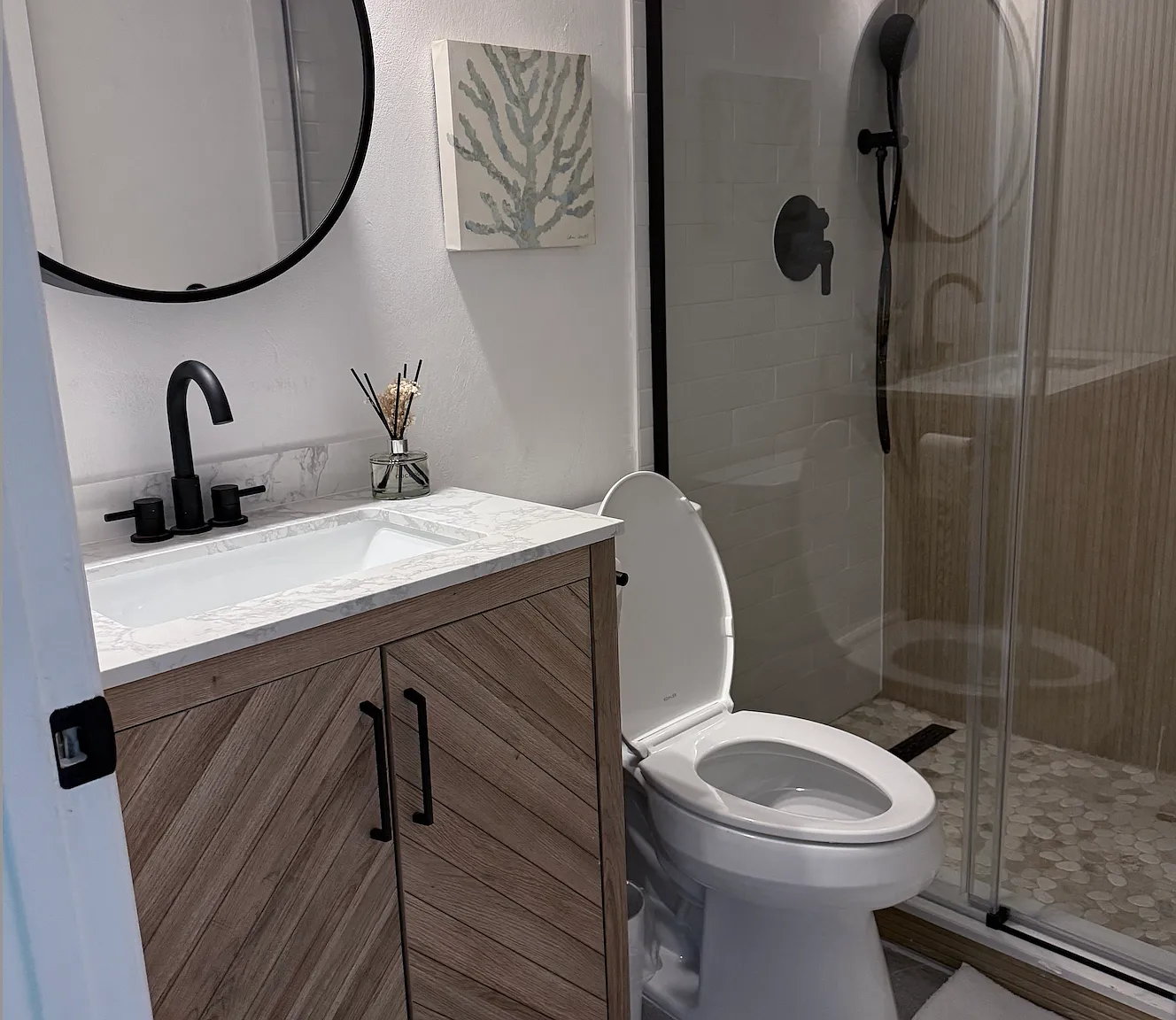 8615 E Bay Dr — Photo 2