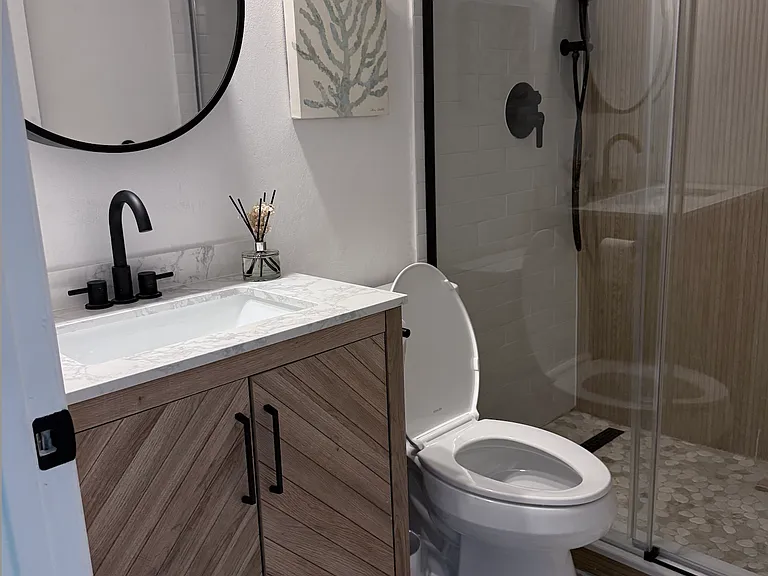 8615 E Bay Dr #7 — Photo 2