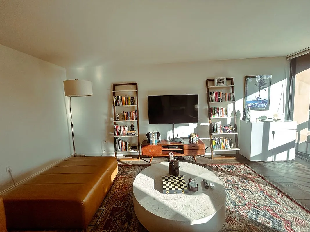 2 bed, 2.0 bath, 1312 sqft, $4,800 — Photo 3