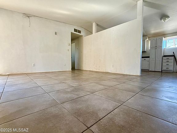 4th image of 2441 N Jordan Dr